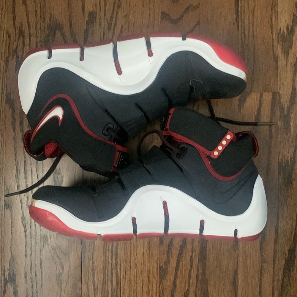 Zoom Lebron IV men’s sneakers size 10